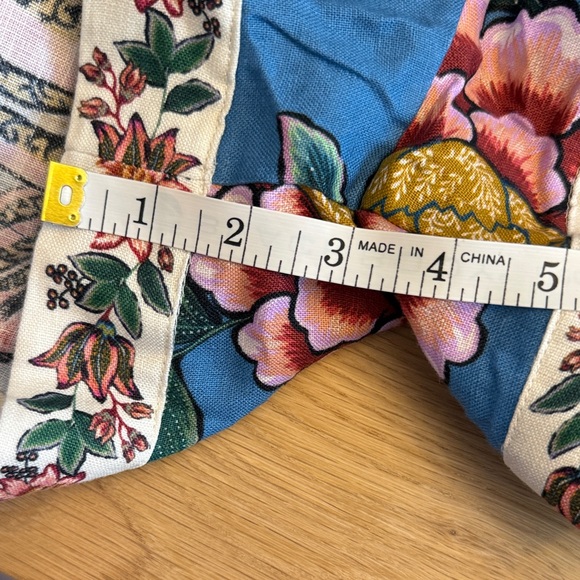 NWT FARM Rio Blue Floral Women's Cargo Shorts - Picture 7 of 8